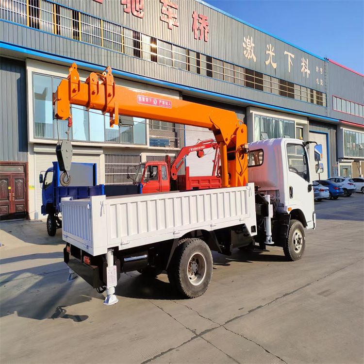 宝山乡三轮随车吊定制 农用改装机自备吊中瑞长期出售